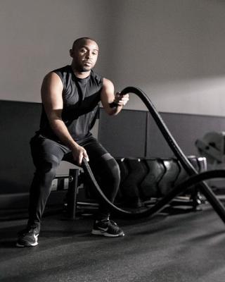 A man working out with ropes